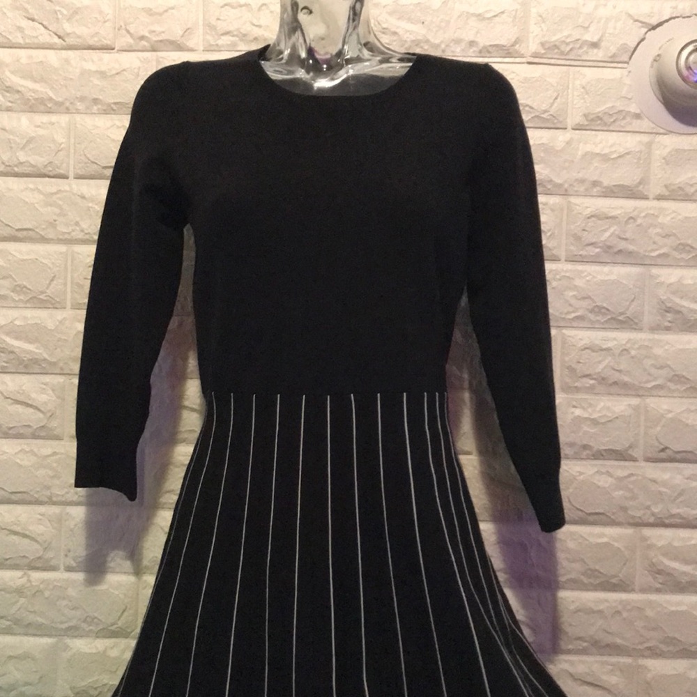 Ann Taylor LOFT flare dress Size Medium petite stretchy.